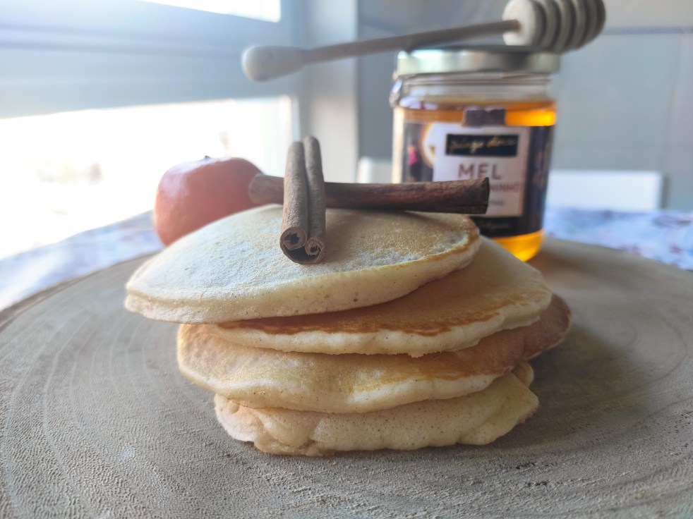 Panquecas de limão, canela e gengibre